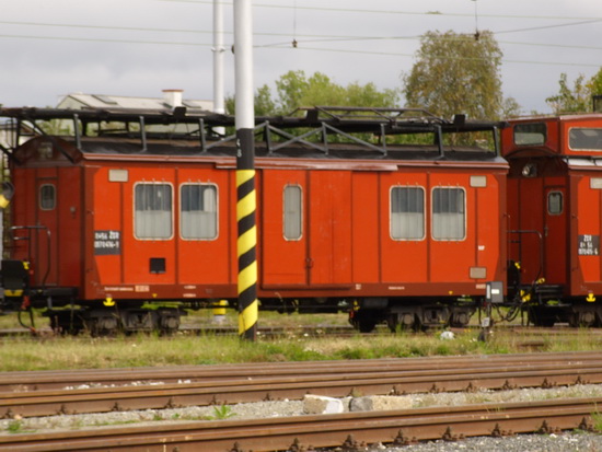 Vozeň pre údržbu trolejového vedenia ŽSR.